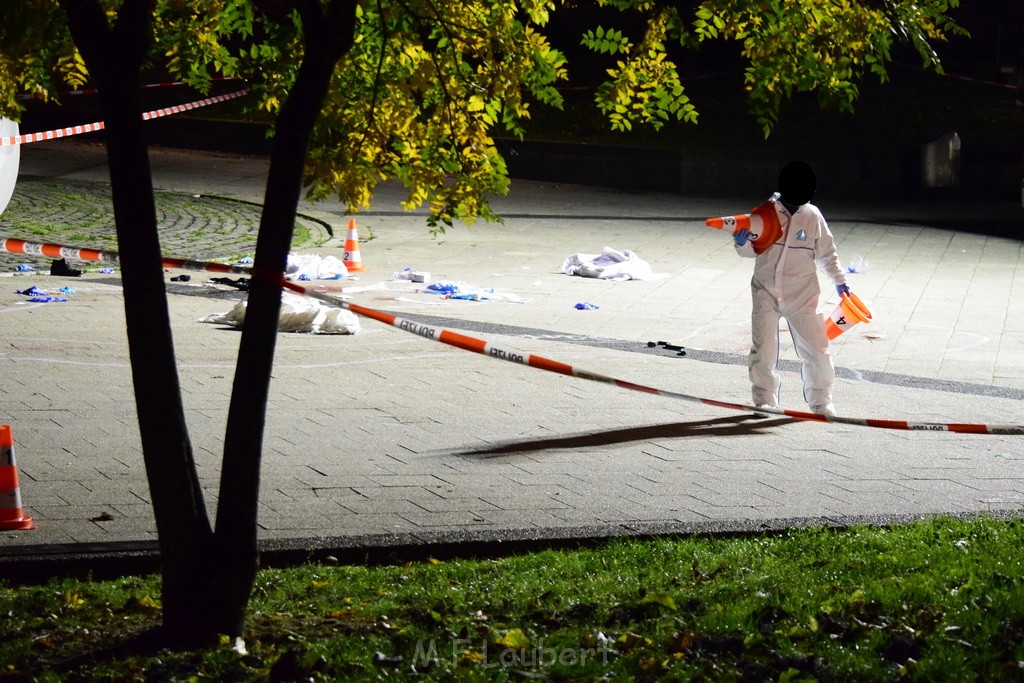 Einsatz BF Messerstecherei Koeln Neustadt Nord Eberplatz Platzmitte P115.JPG - Miklos Laubert